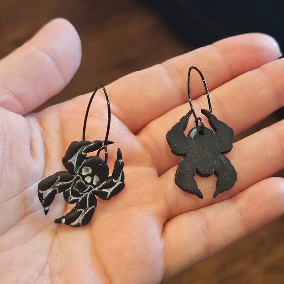 Skull Spider Dangle Earrings Black White Halloween Handmade Goth - Picture 3 of 4